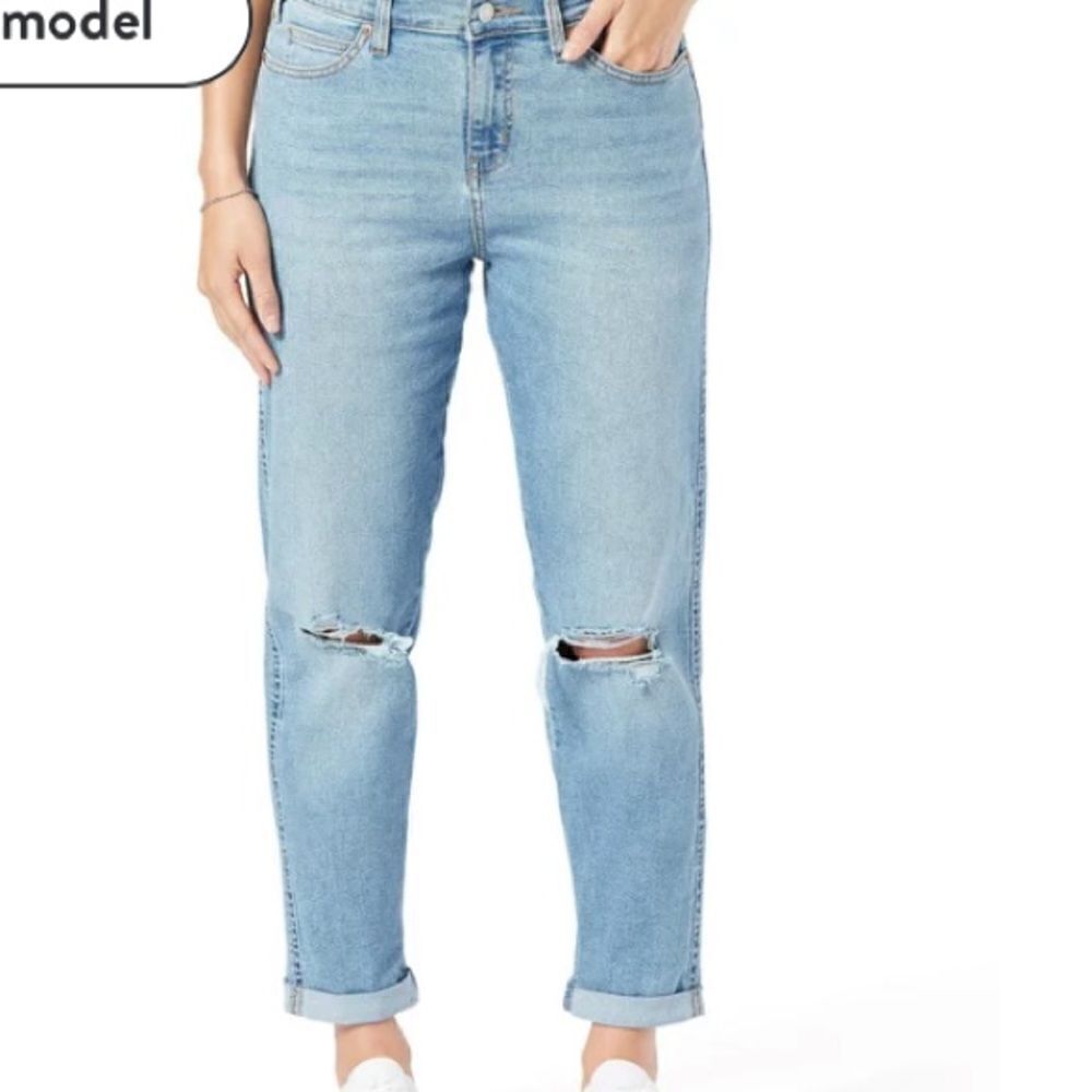 NWT Levi’s Mid-Rise Boyfriend Jeans Sz 4